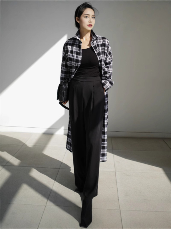 Риза, каре, страничен разрез, V-образно деколте, полиестер 80–90%