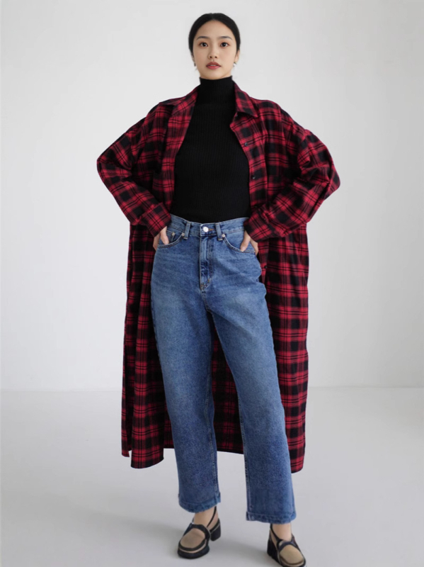 Риза, каре, страничен разрез, V-образно деколте, полиестер 80–90%