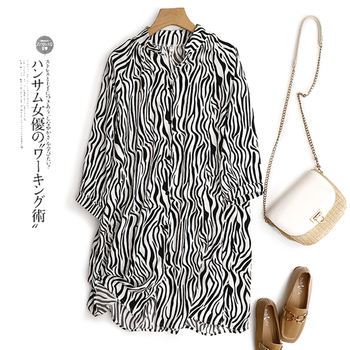 Rochie-tip cămașă cu panouri, mâneci trei sferturi, decolteu în V, croială lejeră, material acrilic