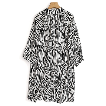 Rochie-tip cămașă cu panouri, mâneci trei sferturi, decolteu în V, croială lejeră, material acrilic