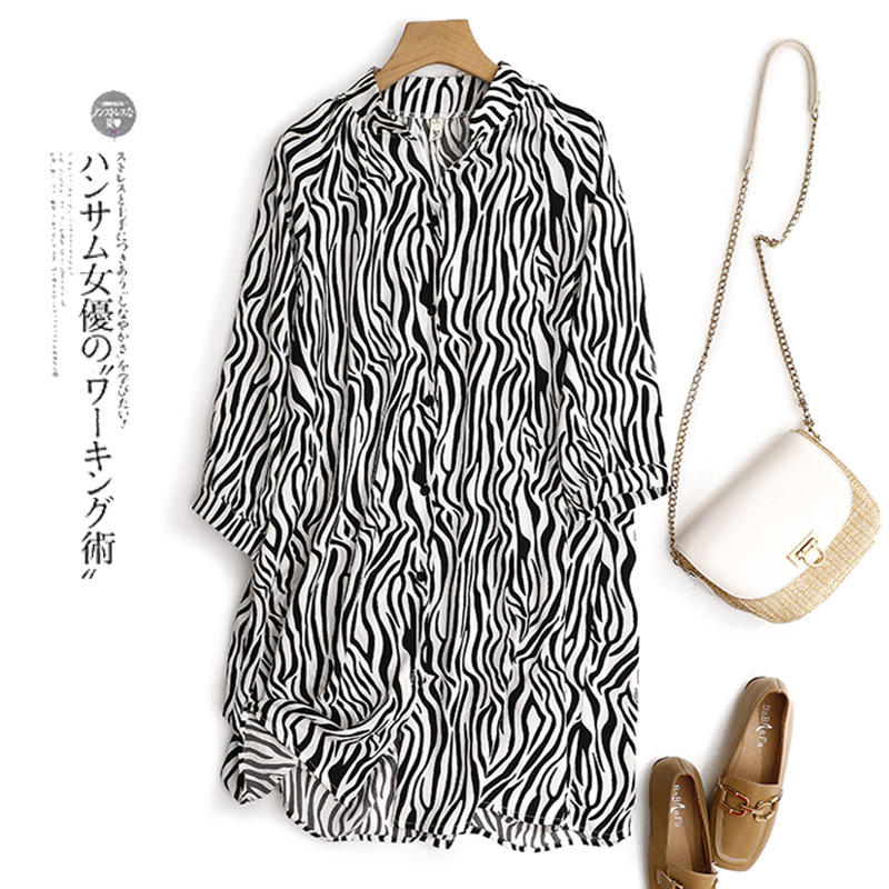 Rochie-tip cămașă cu panouri, mâneci trei sferturi, decolteu în V, croială lejeră, material acrilic