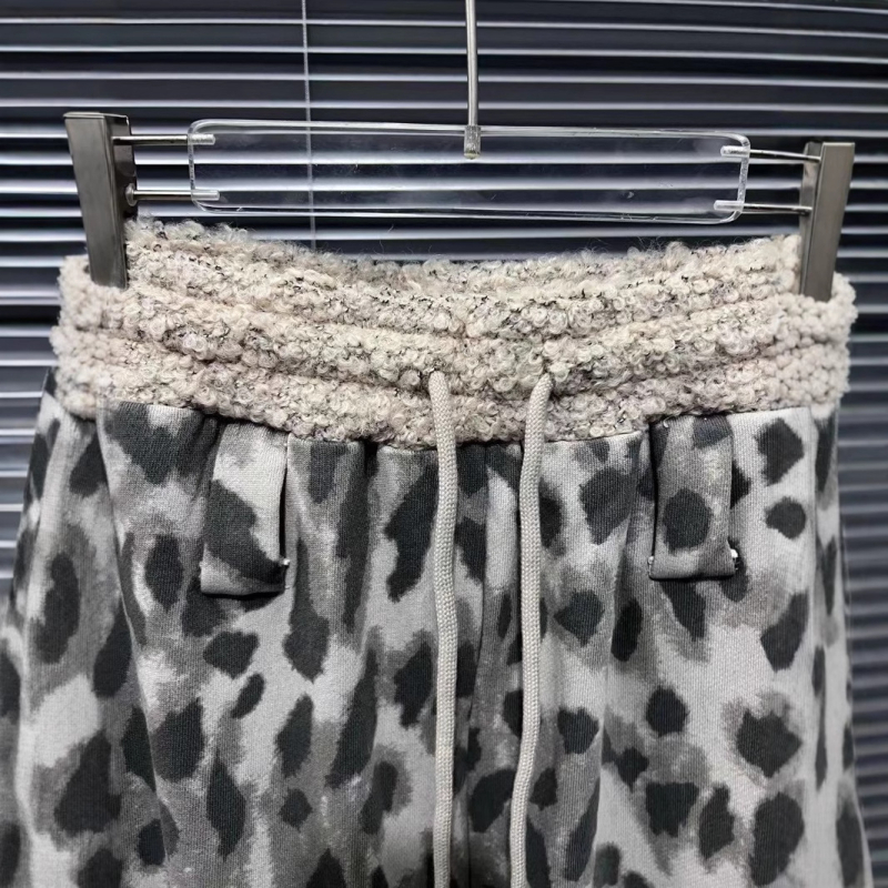 Pamukaste hlače s leopard printom, plišasti detalj na struku, ravni kroj, srednji struk, jesen 2024