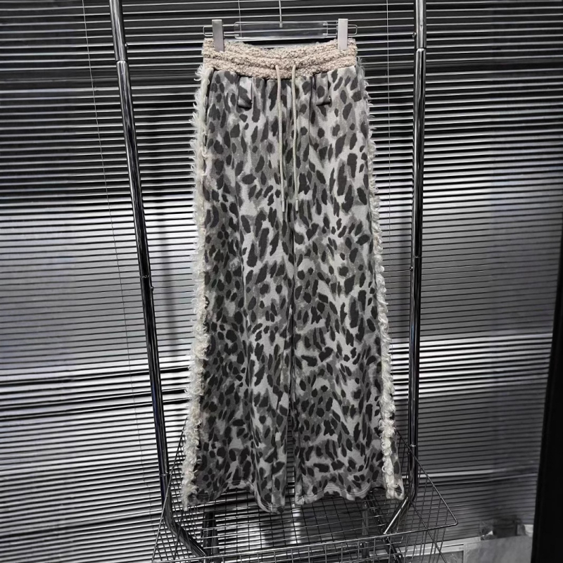 Pamukaste hlače s leopard printom, plišasti detalj na struku, ravni kroj, srednji struk, jesen 2024
