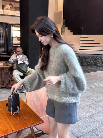 Ženski pulover od mohira s perlicama, ležerni kroj, okrugli izrez, dugi rukavi, pleteni uzorak