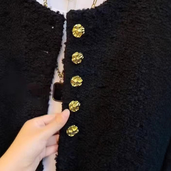 Bez rukava kardigan s okruglim izrezom; umjetna ovčja vuna; 50–70% elastana i poliester; stil: kardigan; redna duljina 50–65 cm.