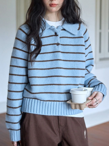 Pulover s kapuljom i polo ovratnikom, prugastog uzorka, širokog kroja, 70–80% poliester