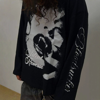 Y2K tamna streetwear majica s natpisom slovima, poliester 95%+, dugi rukavi, okrugli izrez, slobodan kroj