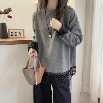 Derong baršunasta bluza s čipkom, s dugim rukavima, zaobljenim izrezom, slobodan kroj, srednja duljina 65–80 cm, šivanje čipke