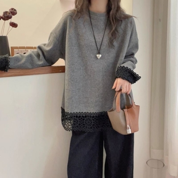 Derong baršunasta bluza s čipkom, s dugim rukavima, zaobljenim izrezom, slobodan kroj, srednja duljina 65–80 cm, šivanje čipke