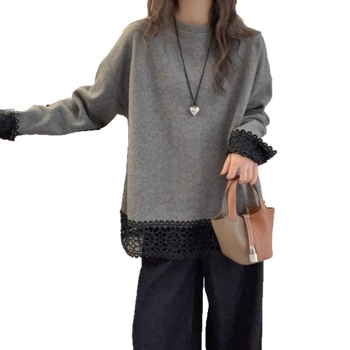 Derong baršunasta bluza s čipkom, s dugim rukavima, zaobljenim izrezom, slobodan kroj, srednja duljina 65–80 cm, šivanje čipke