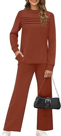 Dvodijelni ženski casual sweatshirt set s okruglim izrezom, dugim rukavima i prorezom na donjem rubu; mješavina pamuka i poliestera (50–70% pamuka) s naboranom teksturom; izlazi jesenas 2025