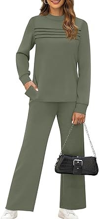 Dvodijelni ženski casual sweatshirt set s okruglim izrezom, dugim rukavima i prorezom na donjem rubu; mješavina pamuka i poliestera (50–70% pamuka) s naboranom teksturom; izlazi jesenas 2025