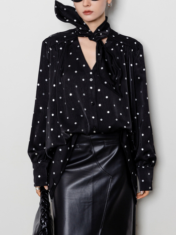 Satenska košulja s točkicama, vezica za vrat, slobodan kroj, rukavi s lampama