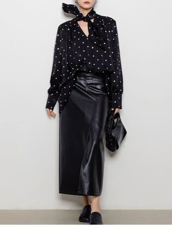 Satenska košulja s točkicama, vezica za vrat, slobodan kroj, rukavi s lampama