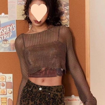 Prorezkani kratki pleteni top s dugim rukavima, okrugli izrez – idealno za layering u urbanom stilu