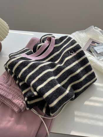 Ženski T-shirt od pamuk-poliester smjese, okrugli izrez, dugi rukav, jednobojna, labav kroj