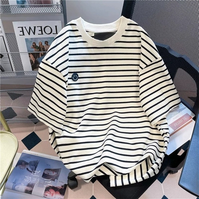 Ženska majica s izvezenim osmijehom i prugama, široki kroj, okrugli izrez, kratki rukavi, poliester