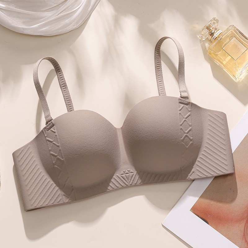 Jednodelni bezšivni bralet za male grudi, bežični, s uklonjivim dvostrukim trakama, strapless, 3/4 košarica, stražnje zatvaranje s tri reda