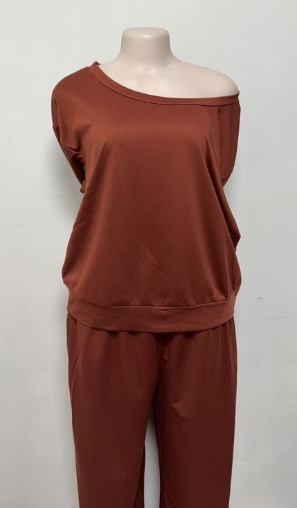 Ženski dvodijelni komplet s off-shoulder T‑shirt topom i dugim hlačama, patchwork poliester-elastan, jesen 2025