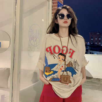 Pamut rövid ujjú póló kerek nyakkal, laza szabású, anime karikatúra mintával