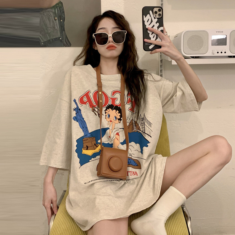 Pamut rövid ujjú póló kerek nyakkal, laza szabású, anime karikatúra mintával