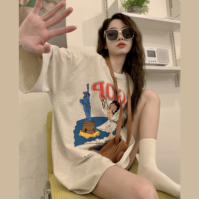 Pamut rövid ujjú póló kerek nyakkal, laza szabású, anime karikatúra mintával