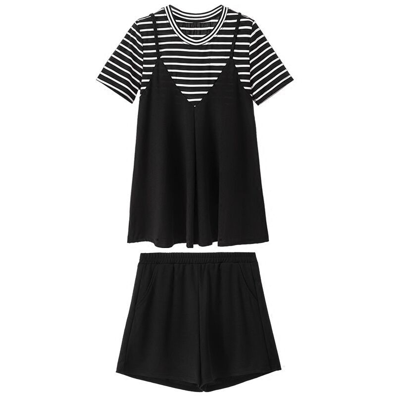 Plus-size ženski ljetni dvodijelni set: prugasti top s kratkim rukavima koji pokriva trbuh i široke šorceve