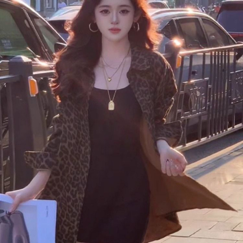 Jaknica s leopard printom, HK-stil vintage dizajn, široki kroj, dugi rukavi, prednje kopčanje na gumbe, gradski stil, poliester tkanina (90–95% poliester; sekundarni udjel 70–80% poliester)