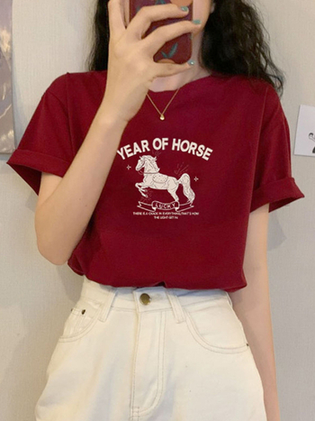 Ženski T-shirt od combed cotton, opušten kroj, okrugli izrez, kratke rukave, jednobojna boja, standardna duljina (50–65 cm)