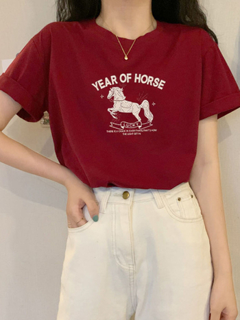 Ženski T-shirt od combed cotton, opušten kroj, okrugli izrez, kratke rukave, jednobojna boja, standardna duljina (50–65 cm)