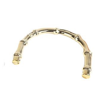 Αξεσουάρ τσαντών: ηλεκτροπλατινωμένο πλαστικό χωρίς ραφή δαχτυλίδι, λαβή μπαμπού, αστικός μινιμαλισμός, φθινόπωρο 2025