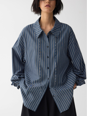 Csíkos ing dupla gallérral és elöl fűzős, lazább szabású, pamut-poliészter