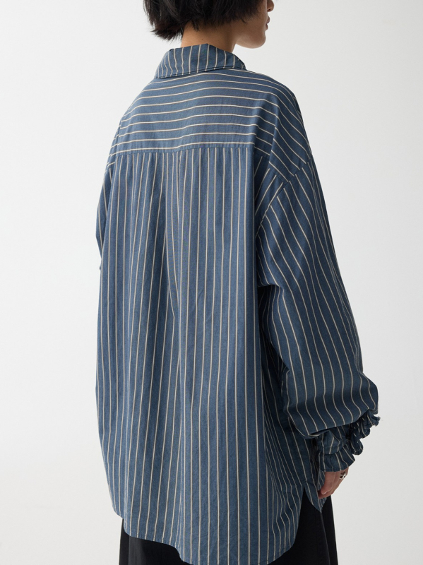 Csíkos ing dupla gallérral és elöl fűzős, lazább szabású, pamut-poliészter