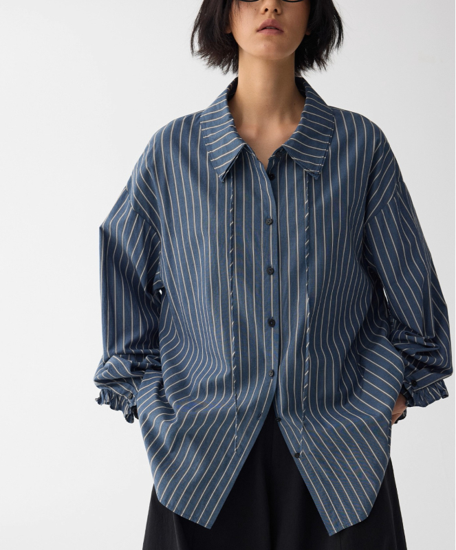 Csíkos ing dupla gallérral és elöl fűzős, lazább szabású, pamut-poliészter