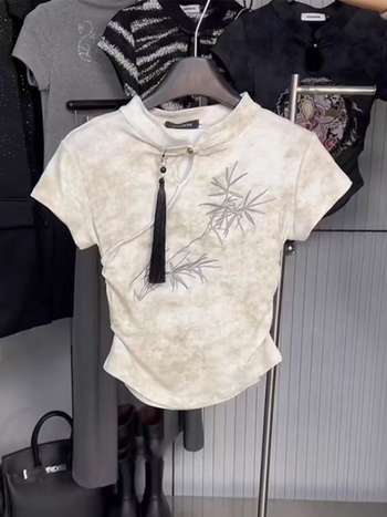 Pamut rövid ujjú póló kerek nyakú, növény- és virágmintás