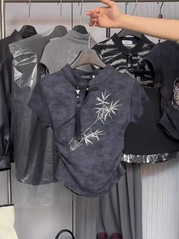 Pamut rövid ujjú póló kerek nyakú, növény- és virágmintás