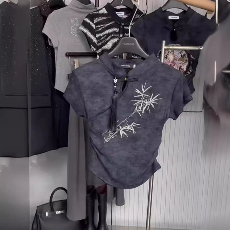 Pamut rövid ujjú póló kerek nyakú, növény- és virágmintás