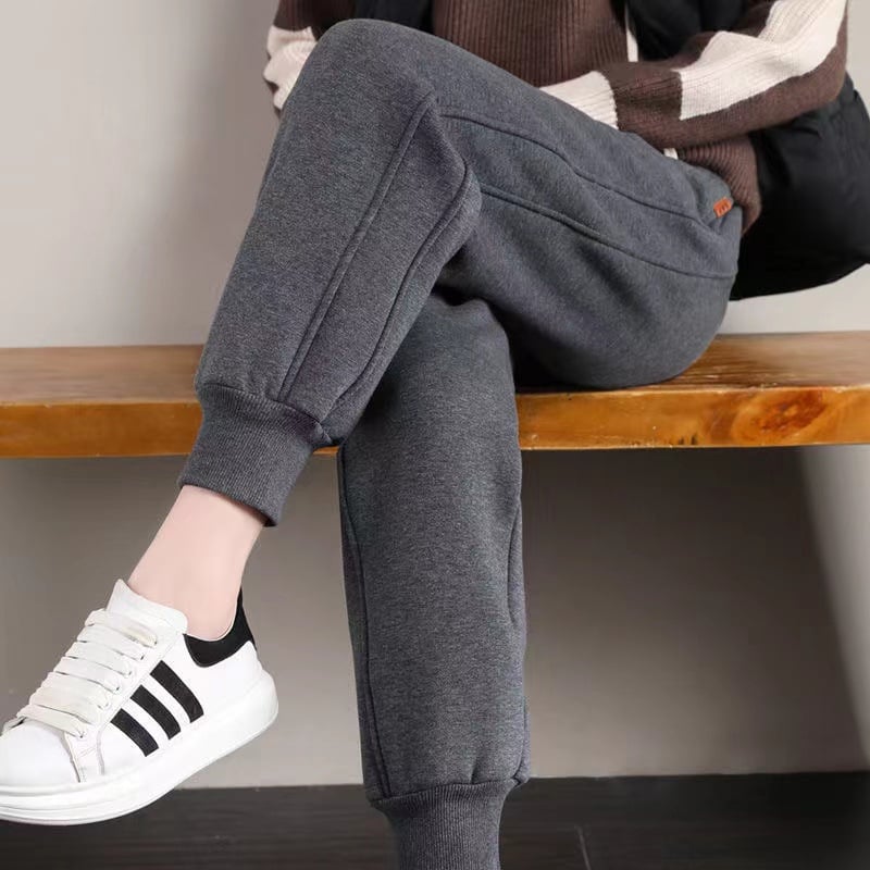 Ženske hlače s fleece podstavom, ravnog kroja, elastičan pojas, srednje gustoće poliester materijal
