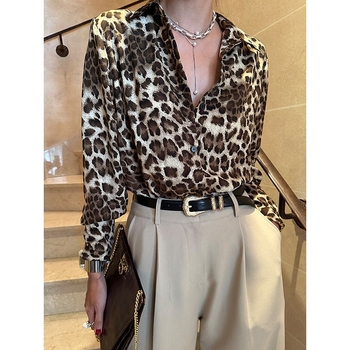 Košulja s leopard printom, dugi rukavi, udoban kroj, ovratnik tipa lapel, materijal: akrilna vlakna