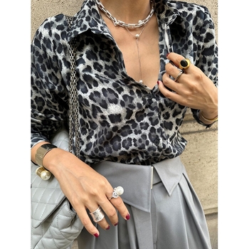 Košulja s leopard printom, dugi rukavi, udoban kroj, ovratnik tipa lapel, materijal: akrilna vlakna