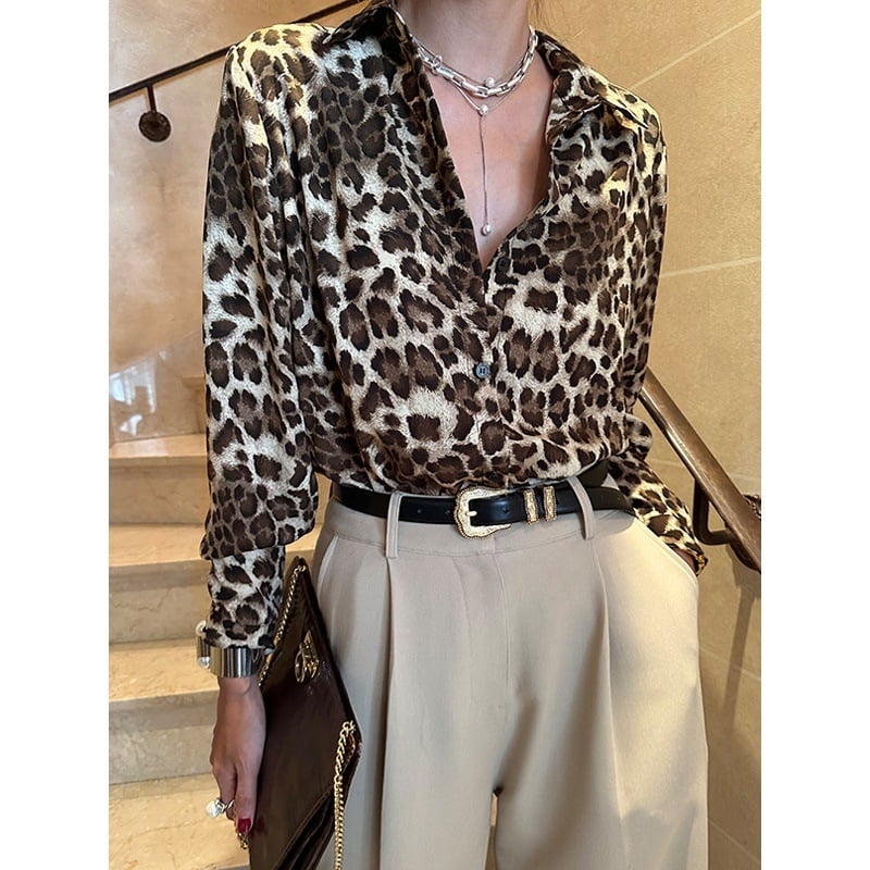 Košulja s leopard printom, dugi rukavi, udoban kroj, ovratnik tipa lapel, materijal: akrilna vlakna