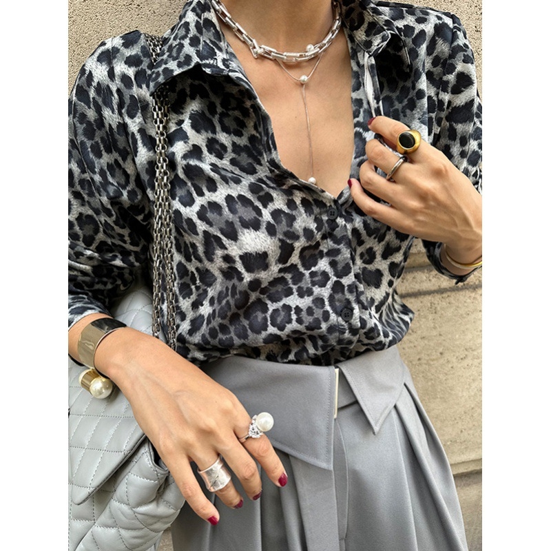 Košulja s leopard printom, dugi rukavi, udoban kroj, ovratnik tipa lapel, materijal: akrilna vlakna