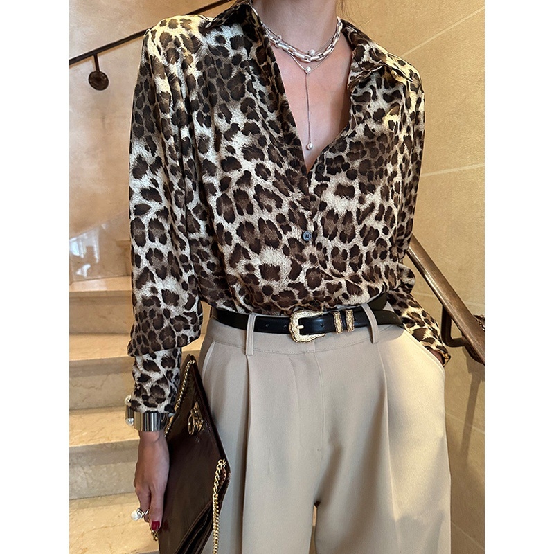 Košulja s leopard printom, dugi rukavi, udoban kroj, ovratnik tipa lapel, materijal: akrilna vlakna