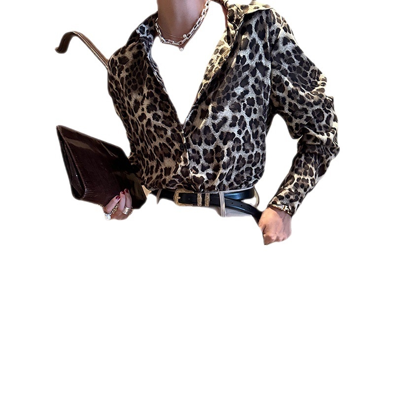 Košulja s leopard printom, dugi rukavi, udoban kroj, ovratnik tipa lapel, materijal: akrilna vlakna