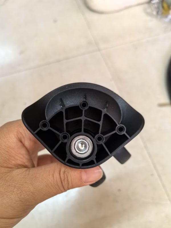 Τροχάκια αποσκευών ABS, καθολικά - Άνοιξη 2024