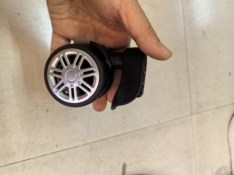 Τροχάκια αποσκευών ABS, καθολικά - Άνοιξη 2024