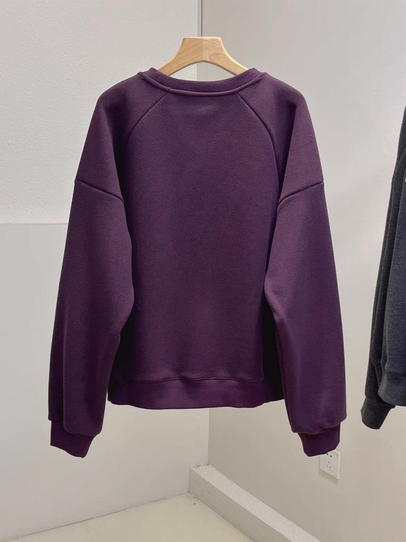 Hooded sweatshirt s izvezenim slovima, unutarnji flis, poliester tkanina 80-90%, slobodan kroj, dugi rukavi
