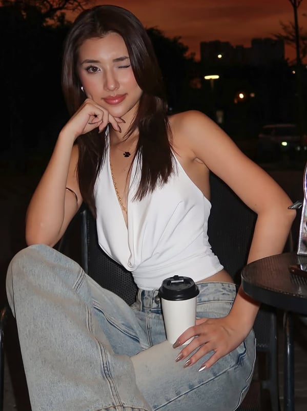 Női csőtop halter nyakú, nyitott hátsóval, slim fit, rövid fazon, pamut-poliészter keverék, mikro-elasztikus