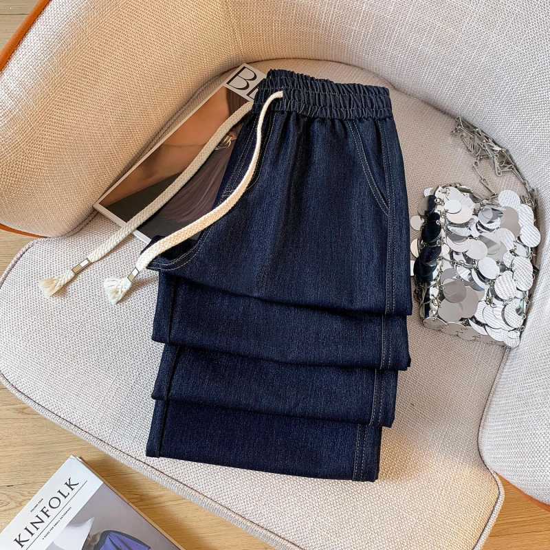 Női egyenes szabású farmer, magas derekú, pamut-polyészter keverék, vékony anyag, tavasz 2026.