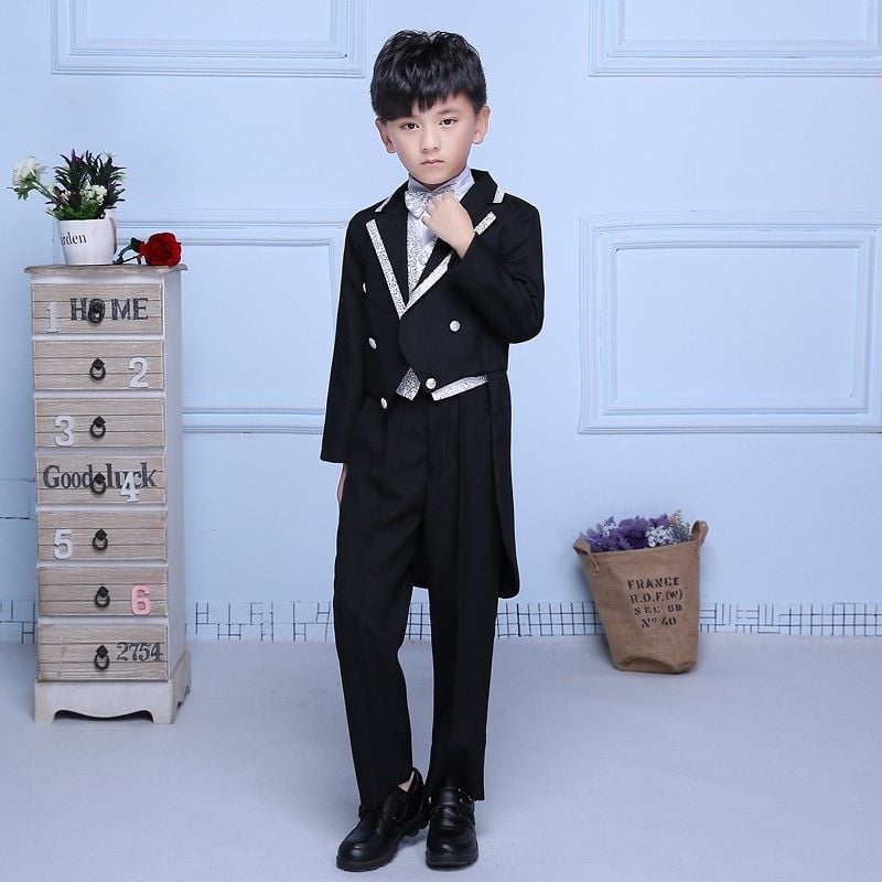 Dječji formalni kostim u britanskom stilu, uskog kroja, lanena tkanina, jednodijelni sako